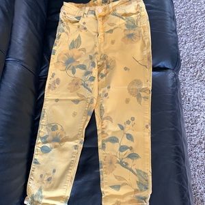 Yellow cropped denim jeans